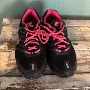 Nike Women's Black and Pink Sneakers